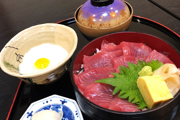 生まぐろ山かけ丼